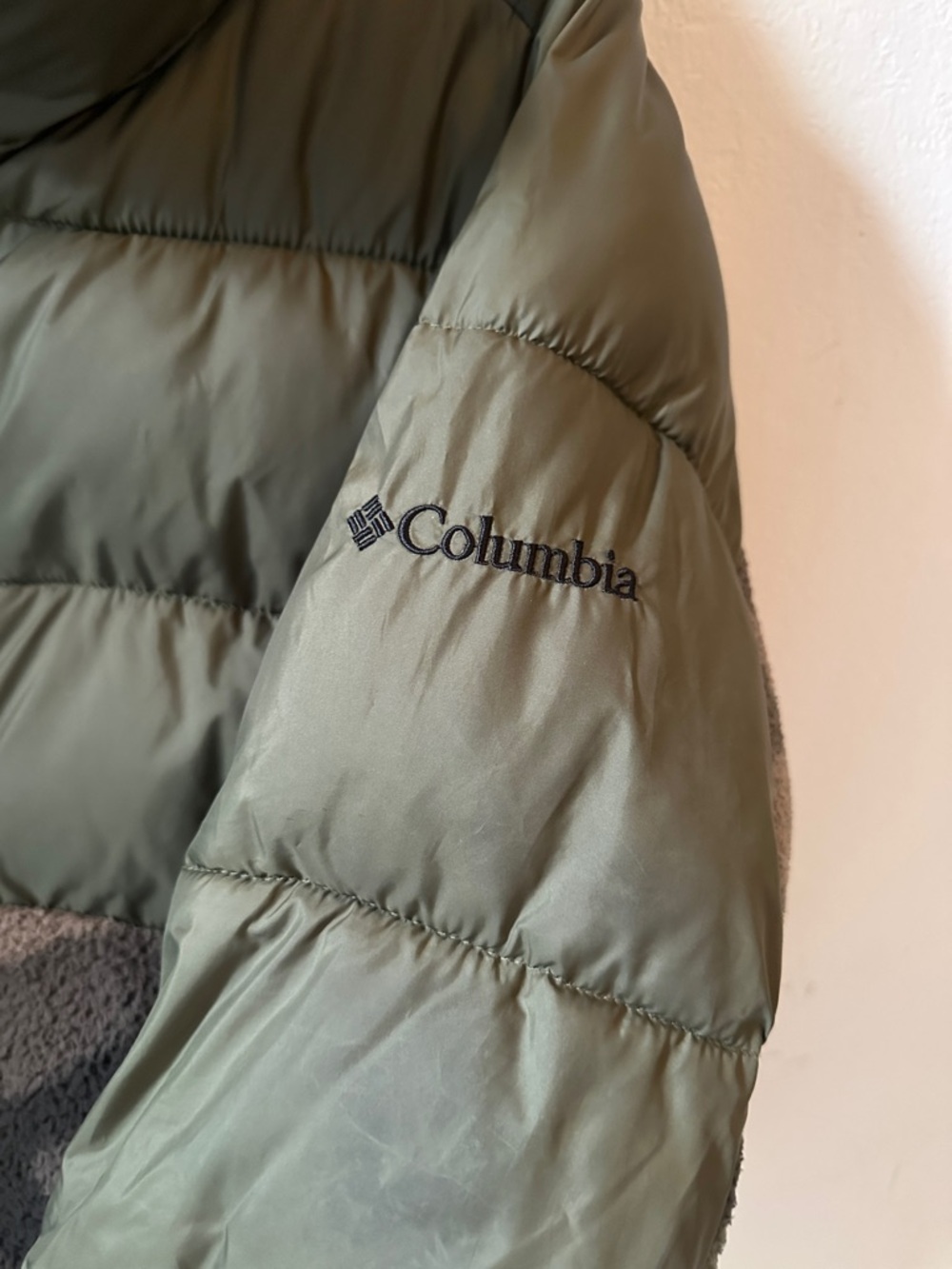 Columbia Womens Puffer Jacket Sherpa Fleece Camo Green Cropped Full Zip Size XL - Picture 2 of 4